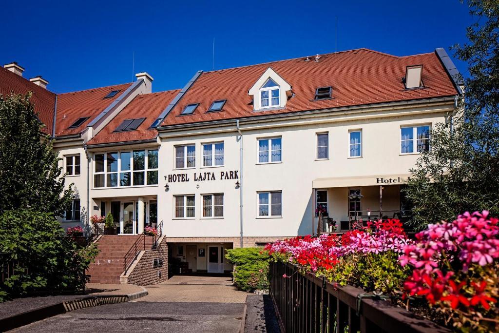 Hotel Lajta Park Mosonmagyaróvár Εξωτερικό φωτογραφία