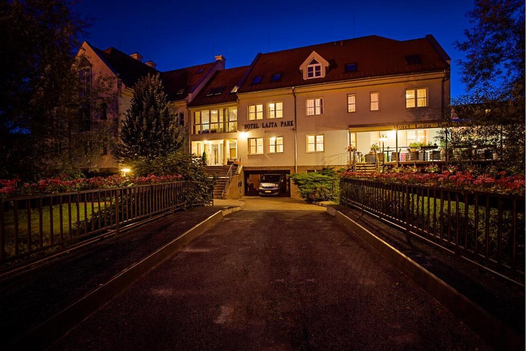 Hotel Lajta Park Mosonmagyaróvár Εξωτερικό φωτογραφία