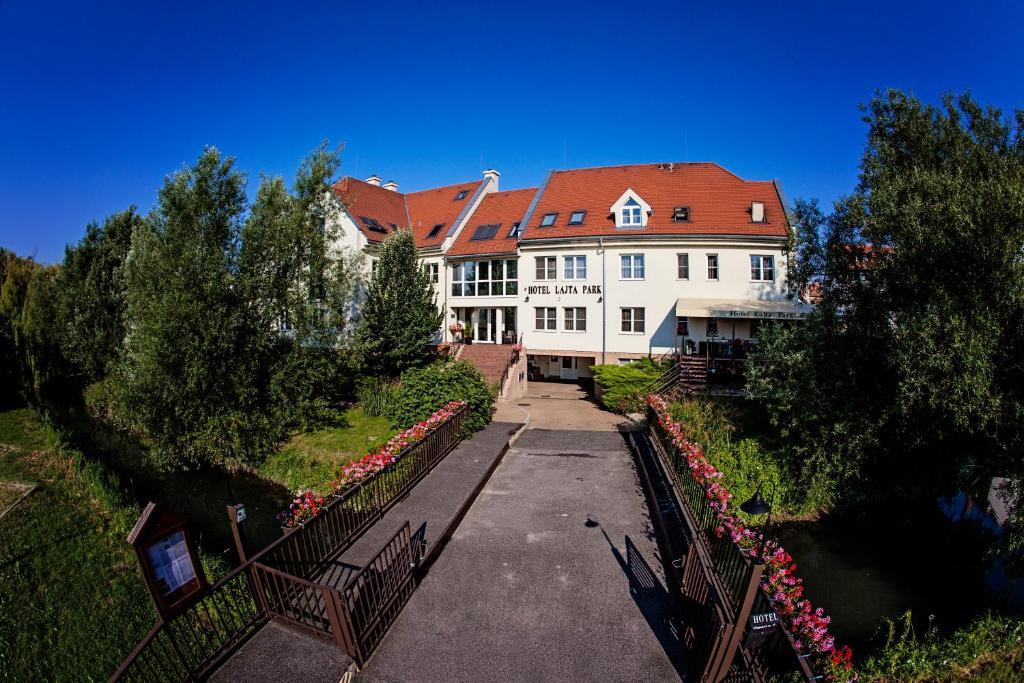 Hotel Lajta Park Mosonmagyaróvár Εξωτερικό φωτογραφία